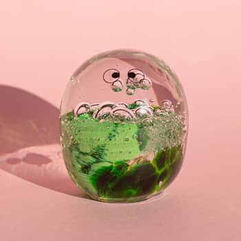 Sklenená figúrka Crystal Blob Mystic Green